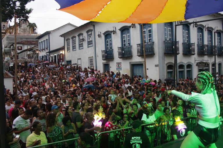 Folia em Mariana: Uma Experiência Única de Carnaval