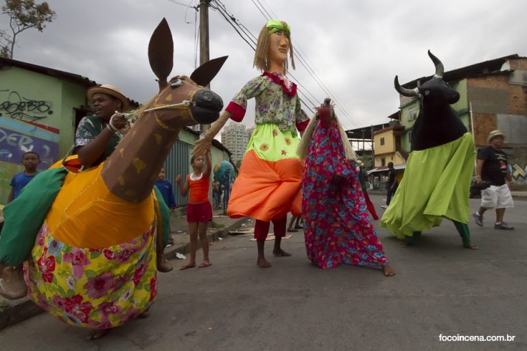 O Folclore Mineiro e Suas Raízes Africanas: Uma Herança Cultural